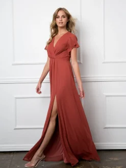 Festkjole med kort ærme og slids