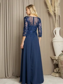 Selskabskjole med ærmer og fine blonder 5258