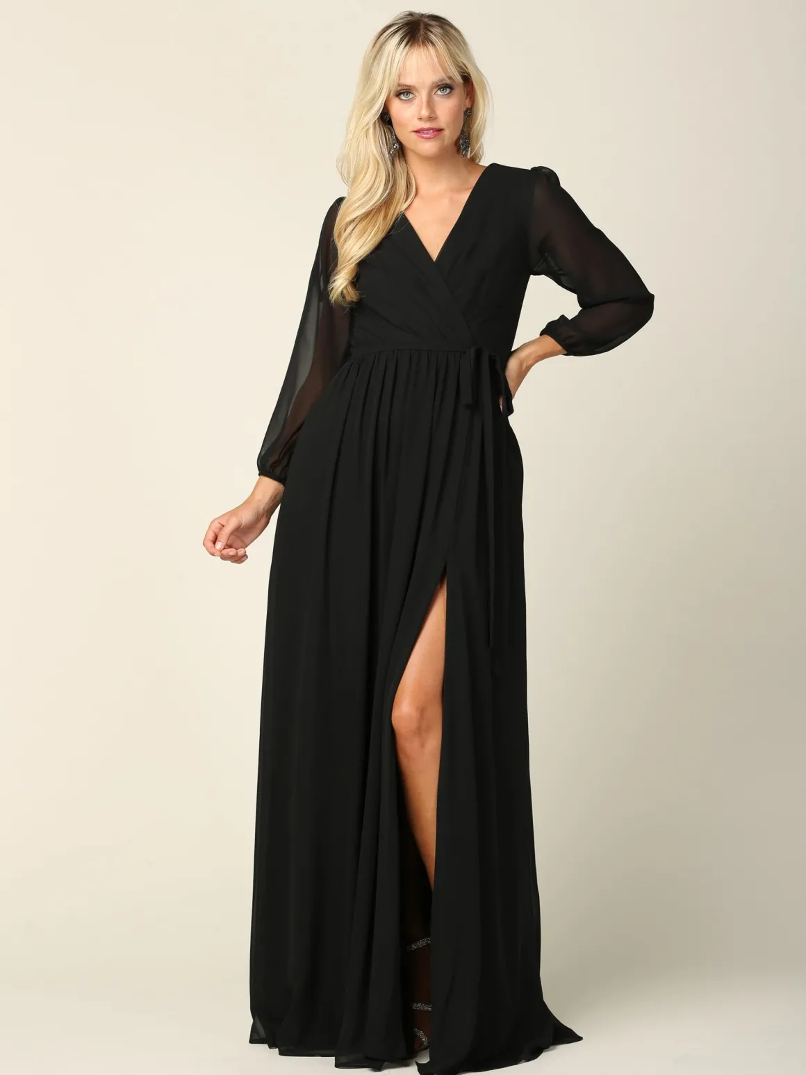 Sort lang festkjole med ballonærmer