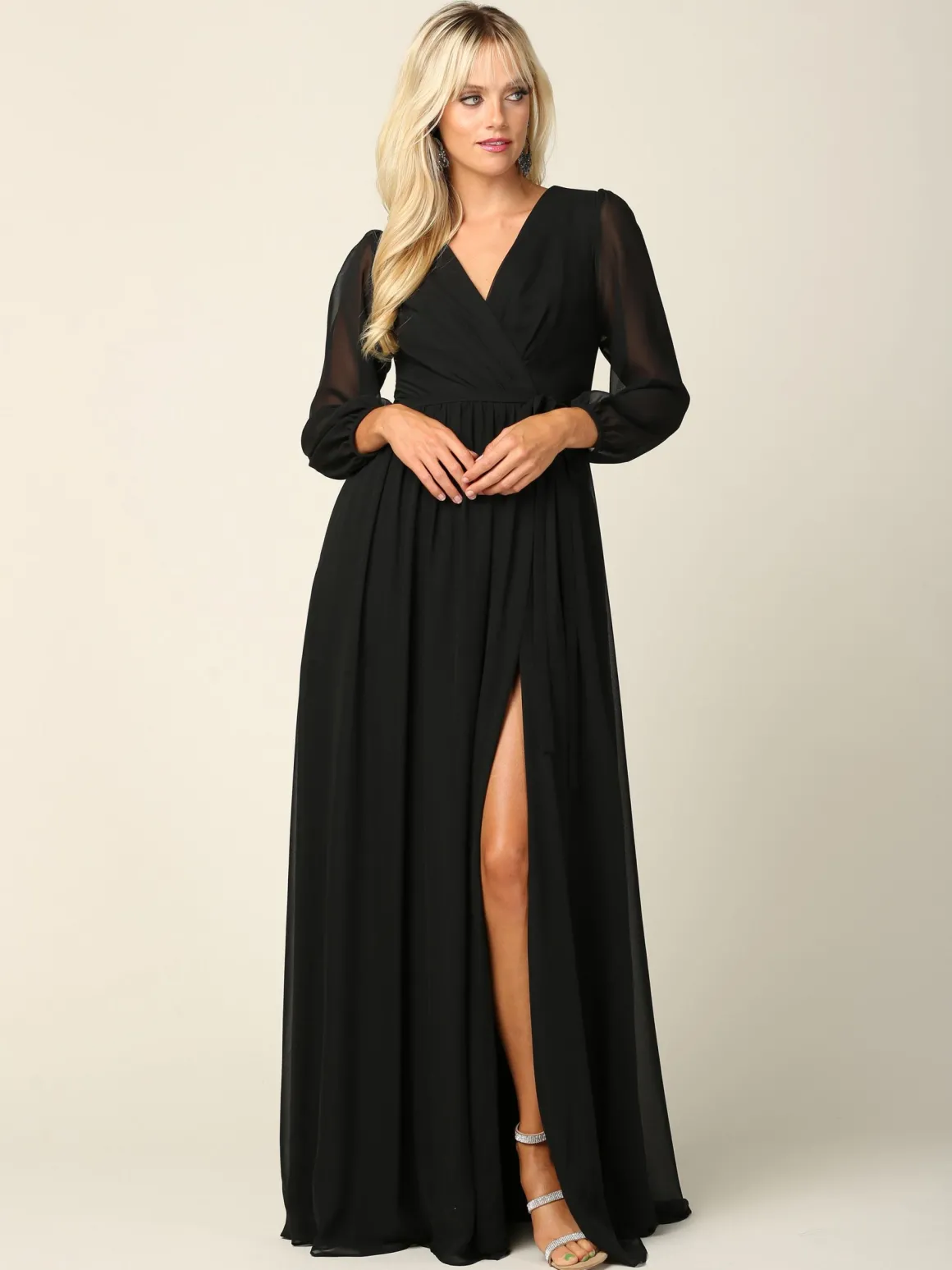 Sort lang festkjole med ballonærmer